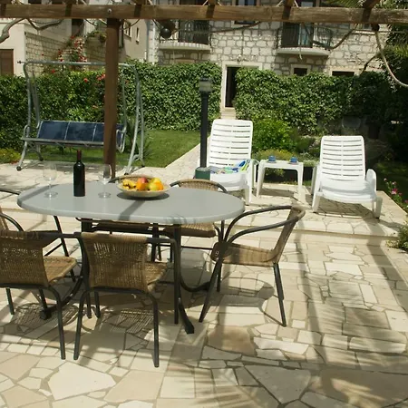 Apartament Bartulović *